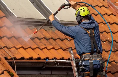 Démoussage et hydrofuge de toiture à Callas